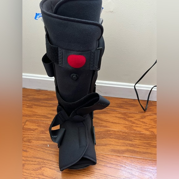 Aircast orthotic walking boot for foot and ankle injuries - Picture 6 of 9